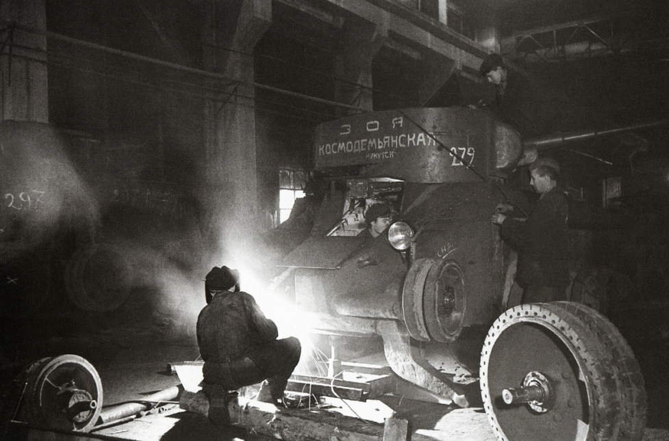 Сварщики в Великую Отечественную войну Сварщики в Великую Отечественную войну