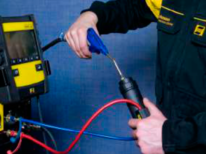 Периодически продувайте проволокопровод сжатым воздухом