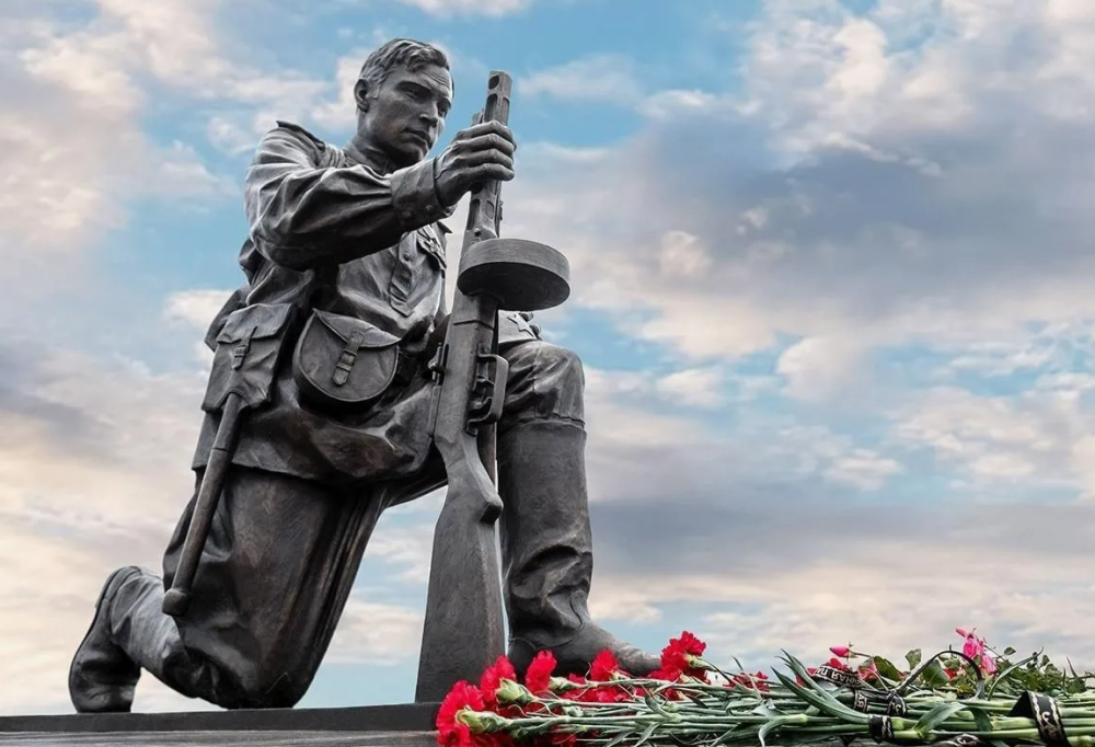 Памятник советскому воину