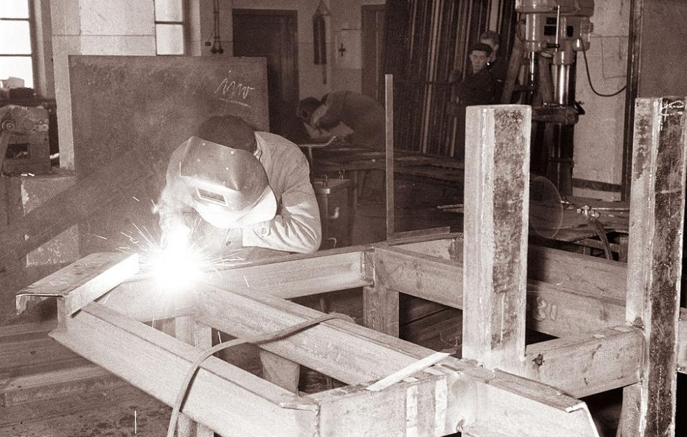 Сварщики в Великую Отечественную войну Сварщики в Великую Отечественную войну