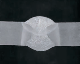 2-слойный шов, выполненный металлопорошковой проволокой OK Tubrod 14.13 на керамической подкладке OK Backing Concave 13